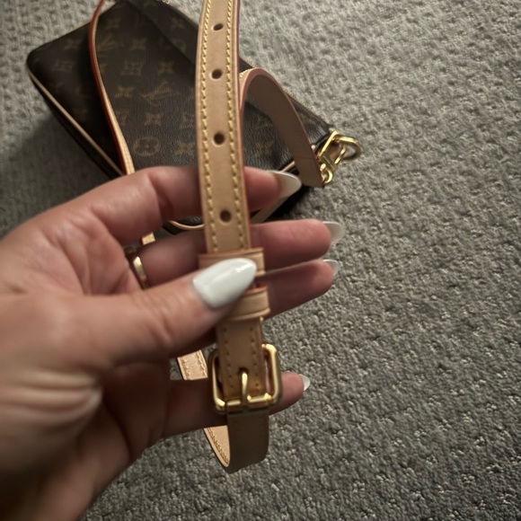 Louis Vuitton Brown Monogram Shoulder Bag - Picture 8 of 9